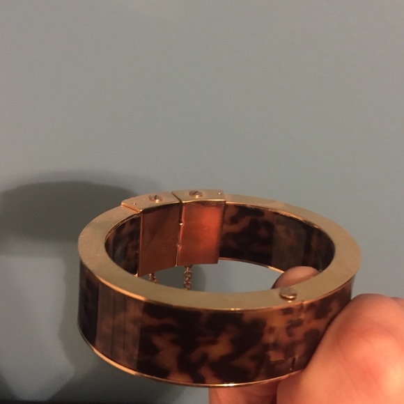 Michael Kors Tortoise Bracelet - Picture 3 of 4